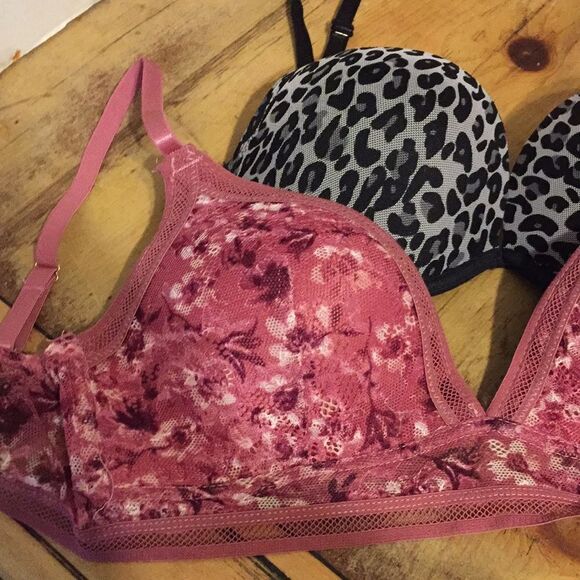 Jessica Simpson bra - Picture 2 of 4